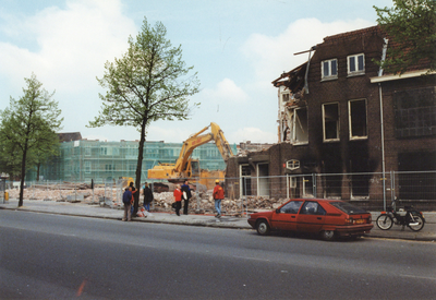 605933 Gezicht op de huizen Vleutenseweg 315-317 te Utrecht, tijdens de sloop.